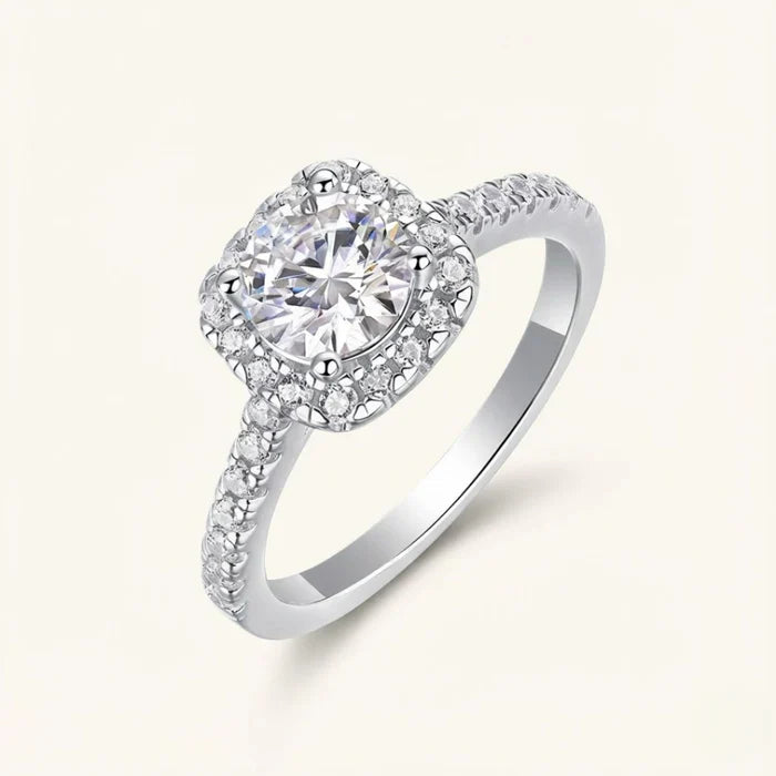 Round Halo Ring – Whitney