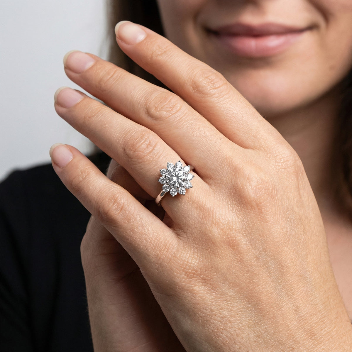 Round Halo Flower Ring – Presley