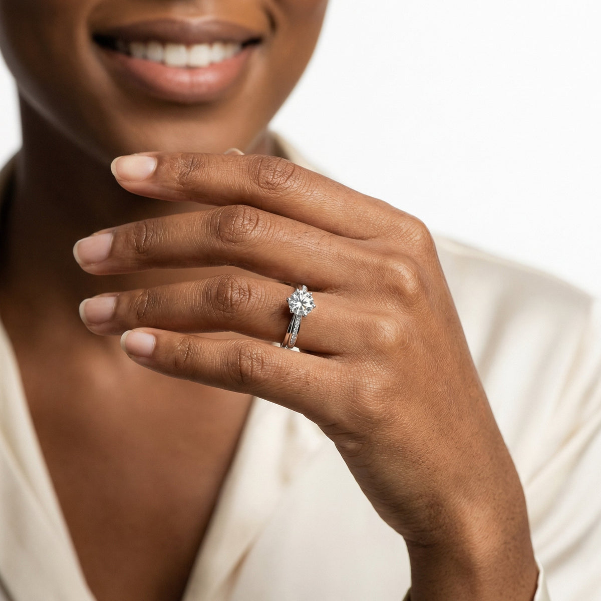 Round Solitaire Ring – Rosa
