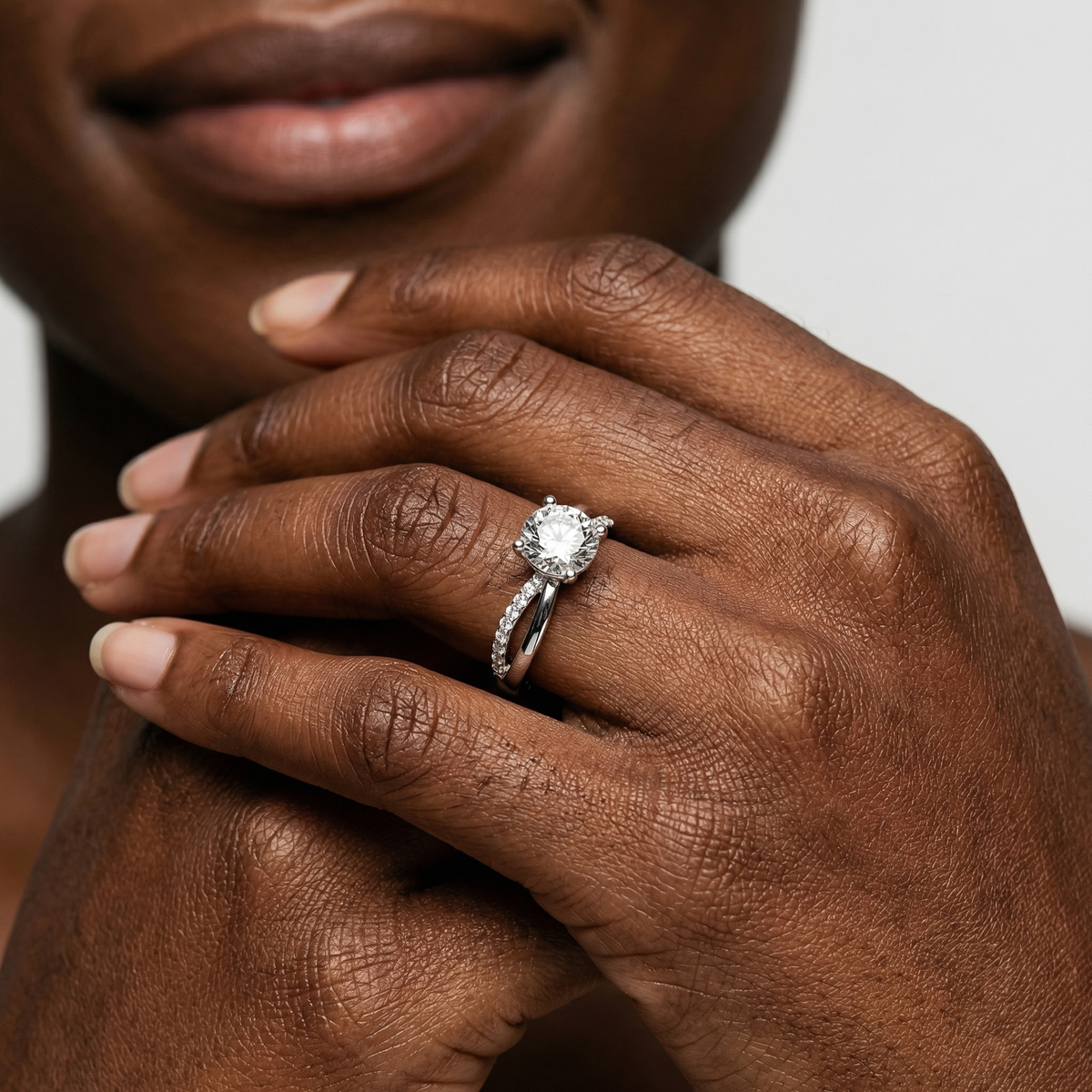 Runder Solitär-Twist-Ring – Drew