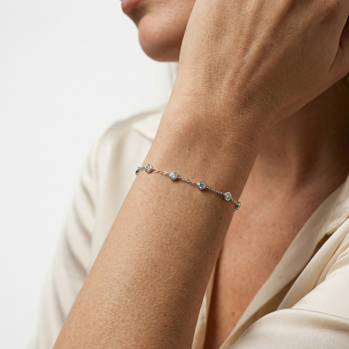 Round Bezel Bangle Bracelet – Finely
