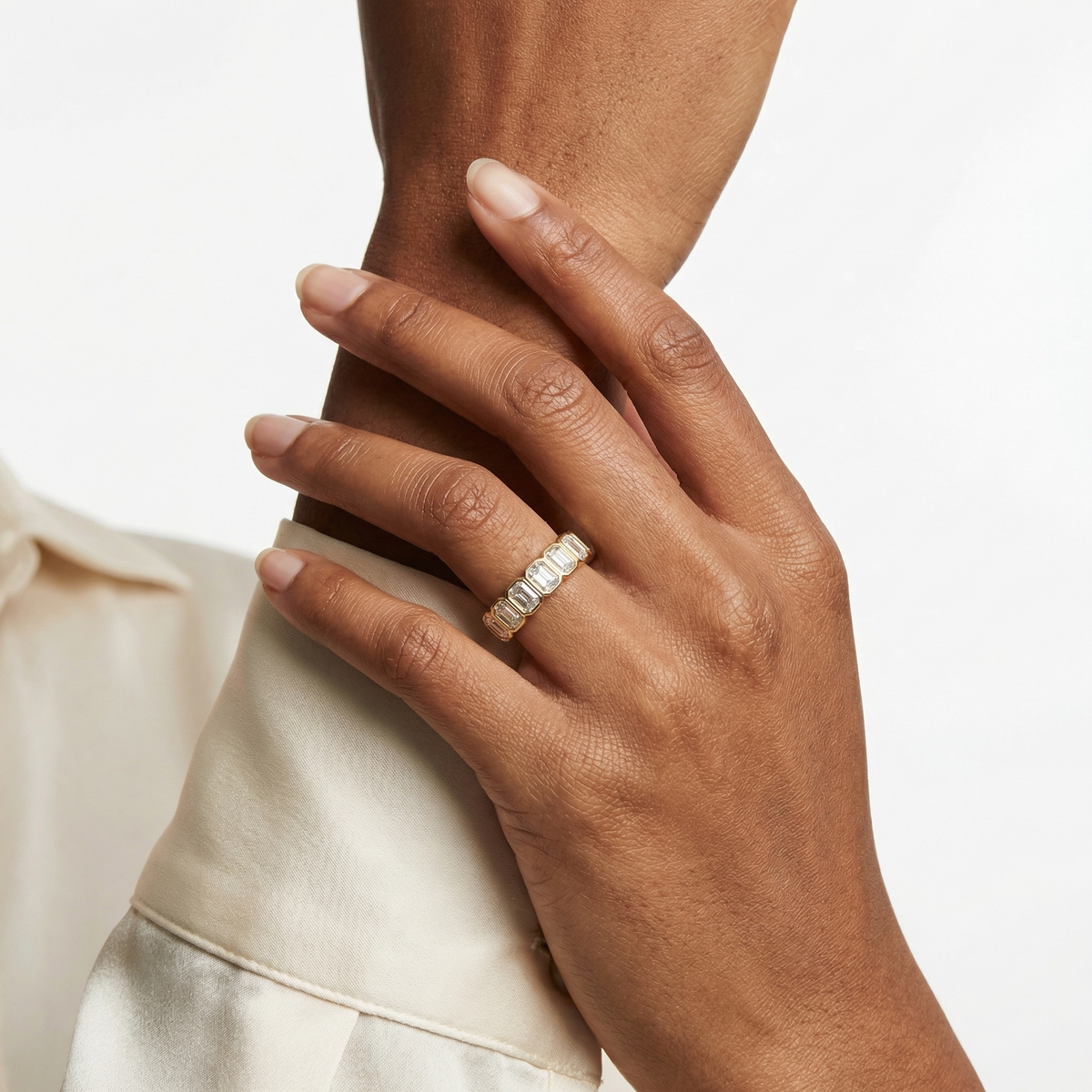 Emerald-Cut Pavé Circle Ring – Fiona
