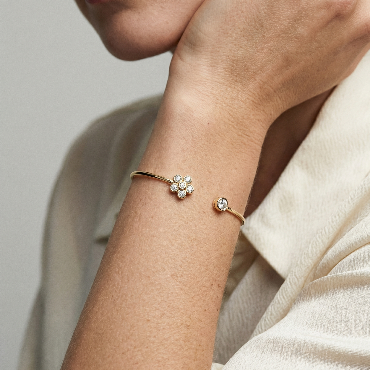 Round Cluster Bangle Bracelet – Sienne