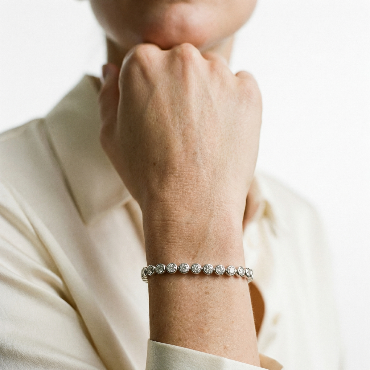 Round Bezel Bracelet – Orel