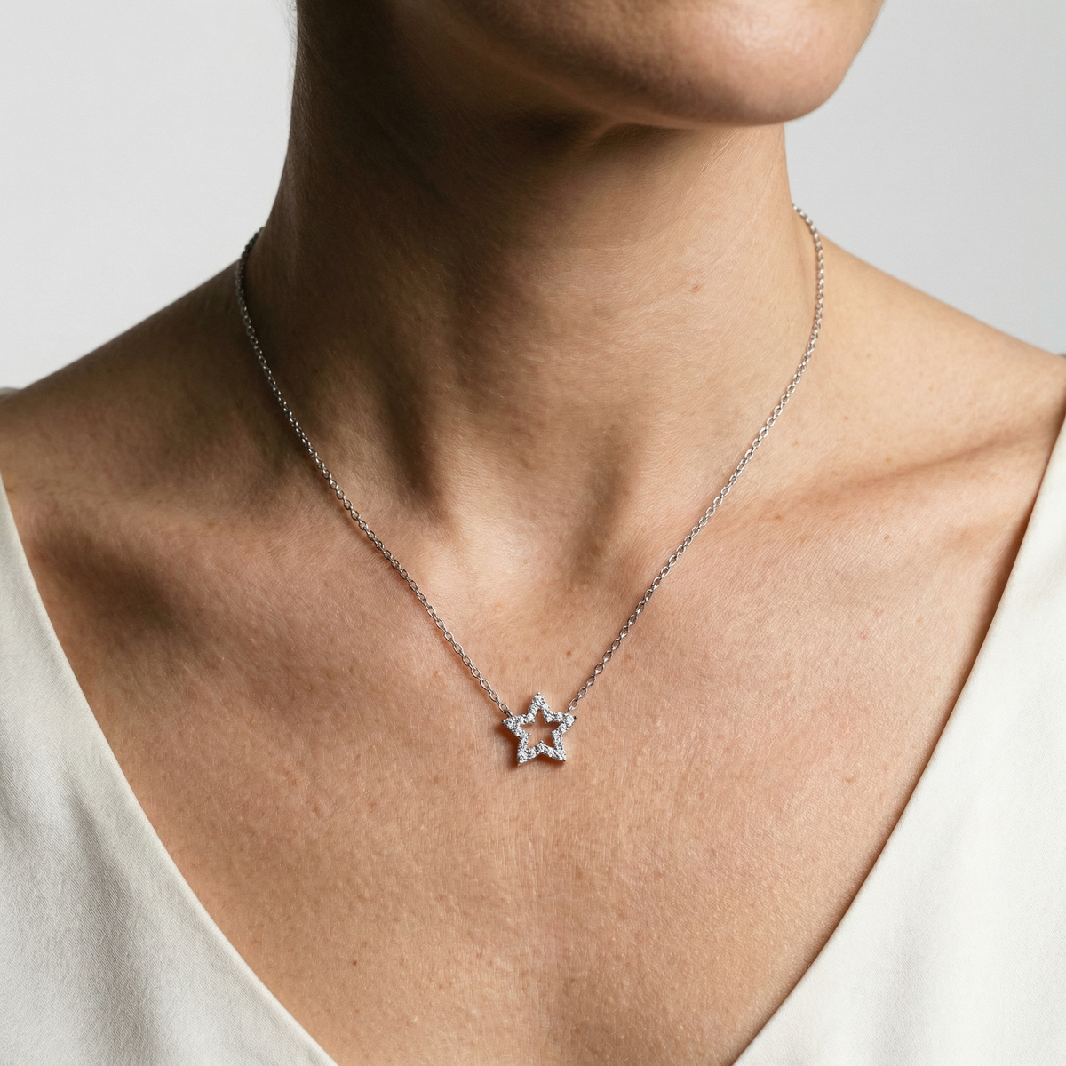 Pavé Star Pendant Necklace – Serenova