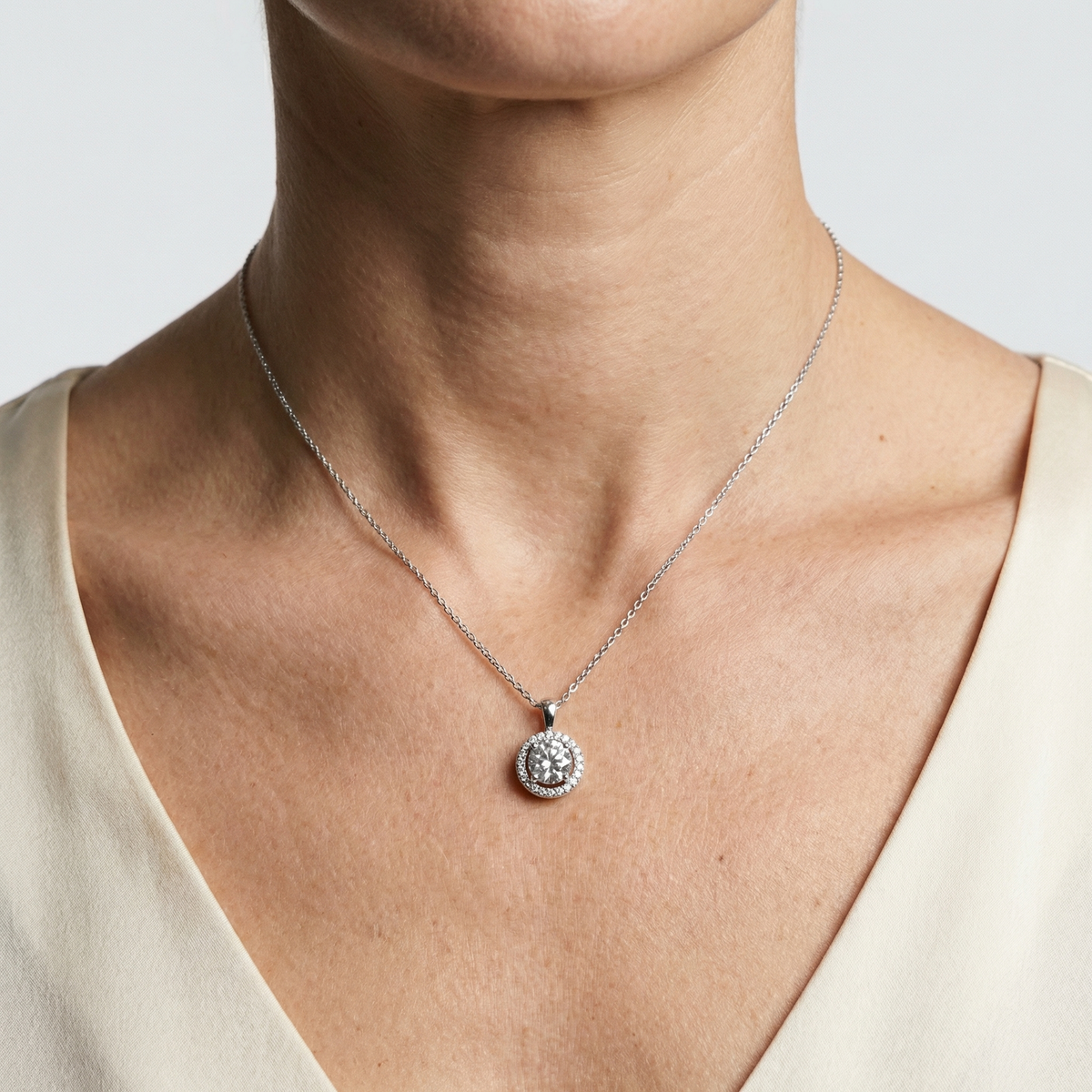 Round Halo Circle Pendant Necklace – Odeline