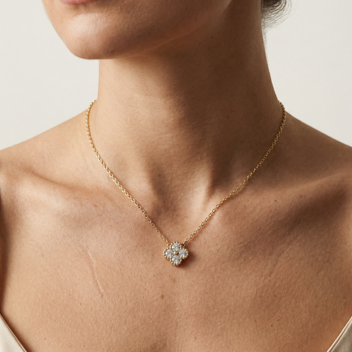 Round Flower Pendant Necklace – Sylvara